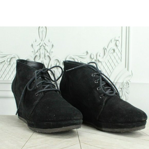 Clarks Black Suede Lace Up Heeled Ankle Chukka Boots Size 7 Medium - Picture 3 of 9